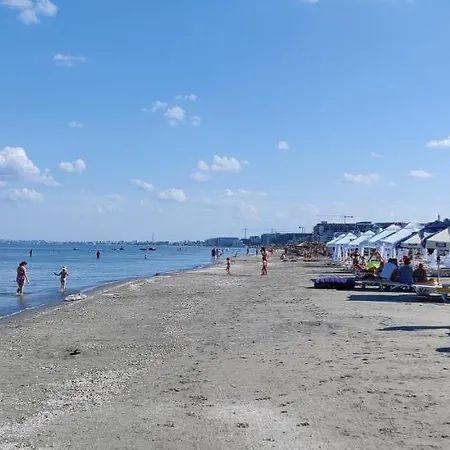 Holiday Beach 120m